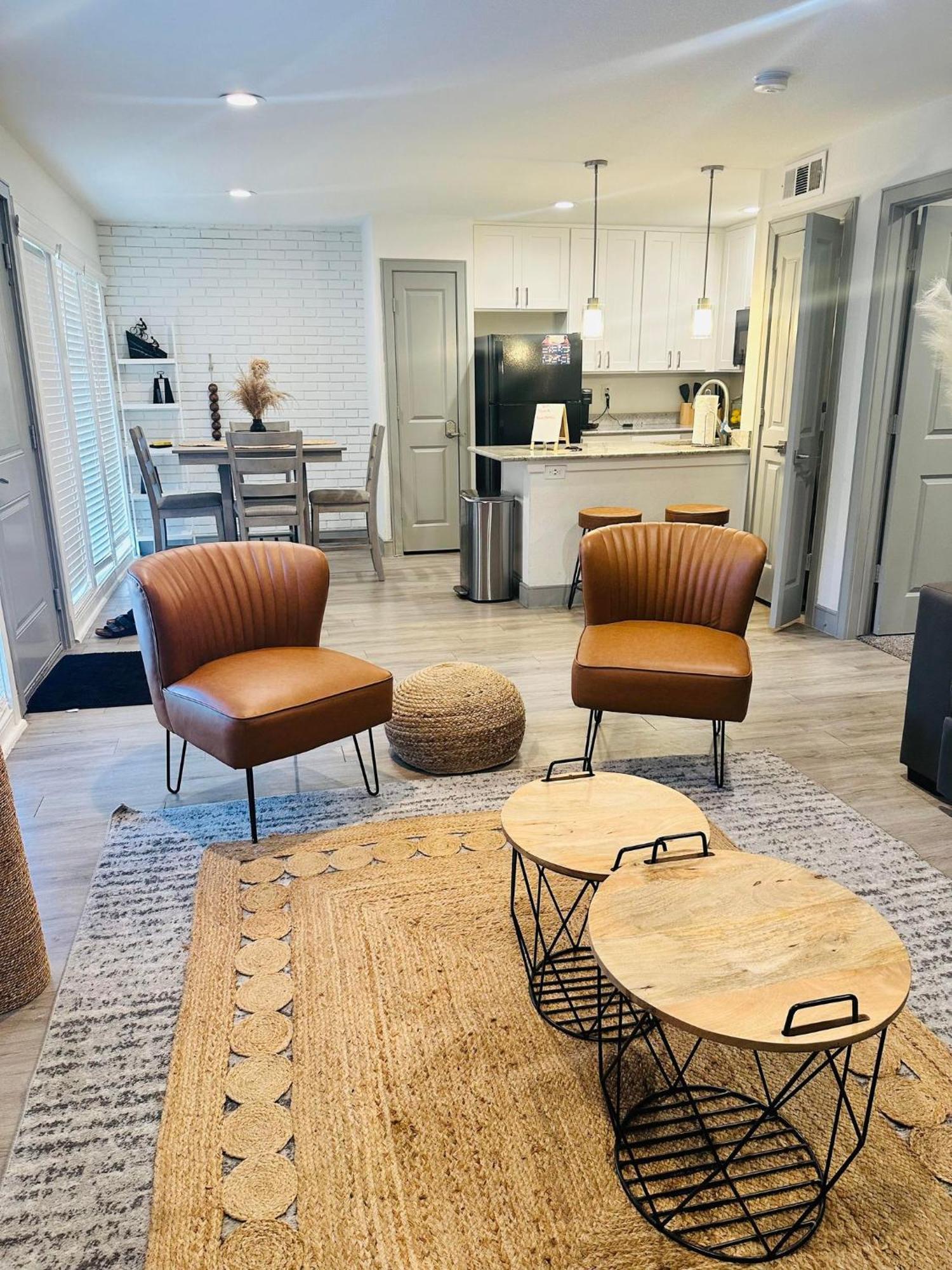 Trendy Midtown Apartment Houston Exterior photo